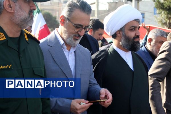 حضور پرشور دانش‌آموزان در راهپیمایی ۱۳آبان منطقه کهریزک 