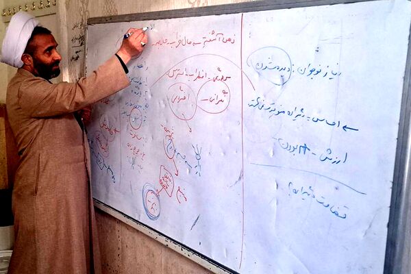 نشست تخصصی نماز در مدارس کهریزک 