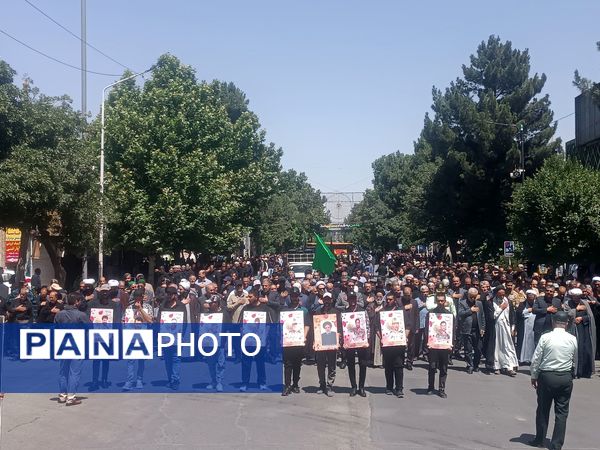 مراسم زنجیر زنی و سینه زنی به مناسبت سالگرد رحلت امام در نیشابور 