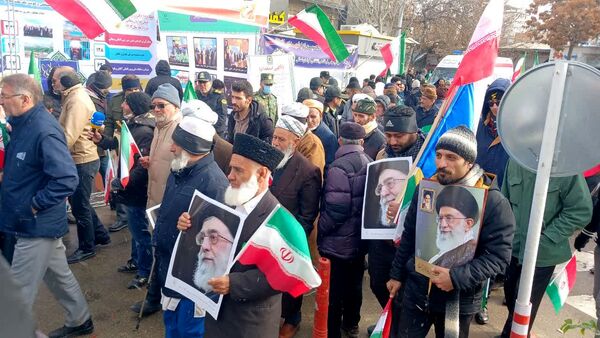 حضور پر شور مردم روستای غلامان در راهپیمایی ۲۲ بهمن