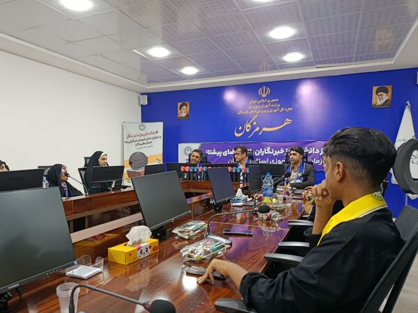 تجلیل از خبرنگاران پانای هرمزگان با حضور مدیرکل آموزش و پرورش 
