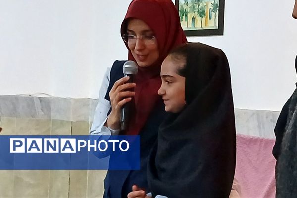 دهه فجر با رنگ شادی در دبستان سیاح‌مقدم رباط‌کریم