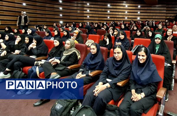 آیین تجلیل از دانش‌آموزان برگزیده استانی چهل و دومین جشنواره فرهنگی‌هنری شهر تهران