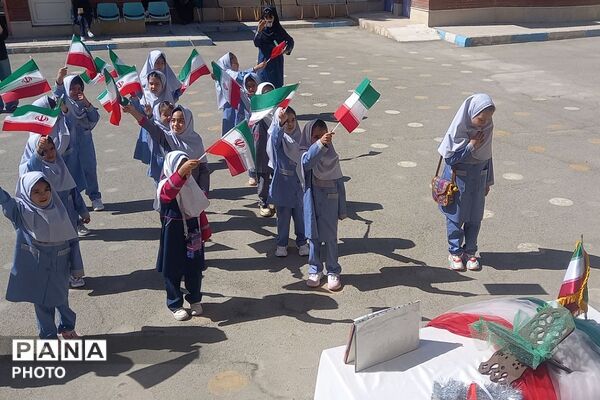 جشن شکوفه های آموزشگاه شریعتی نیا چهاردانگه