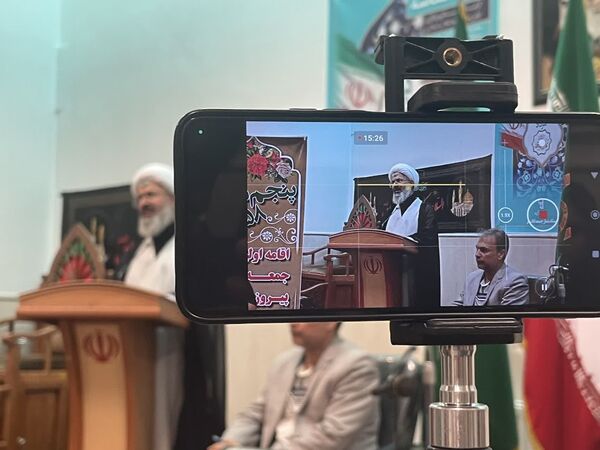 دیدار اعضای بسیج دانش آموزی و اعضای انجمن اسلامی با امام جمعه شهرستان کاشمر 