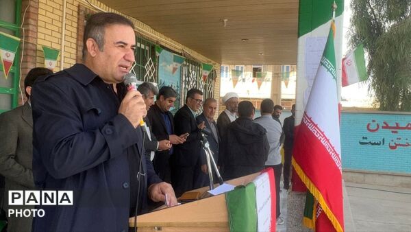 جشن تجلیل از دانش‌آموزان برتر امتحانات نوبت اول و مسابقات علمی در مدرسه تیزهوشان شهید بهشتی دهدشت