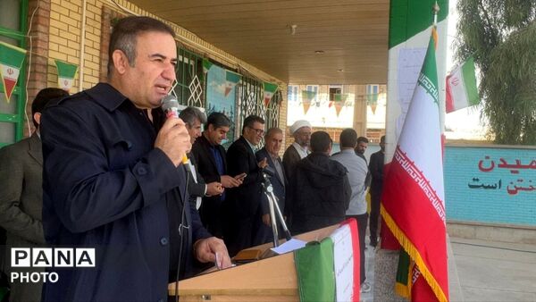 جشن تجلیل از دانش‌آموزان برتر امتحانات نوبت اول و مسابقات علمی در مدرسه تیزهوشان شهید بهشتی دهدشت