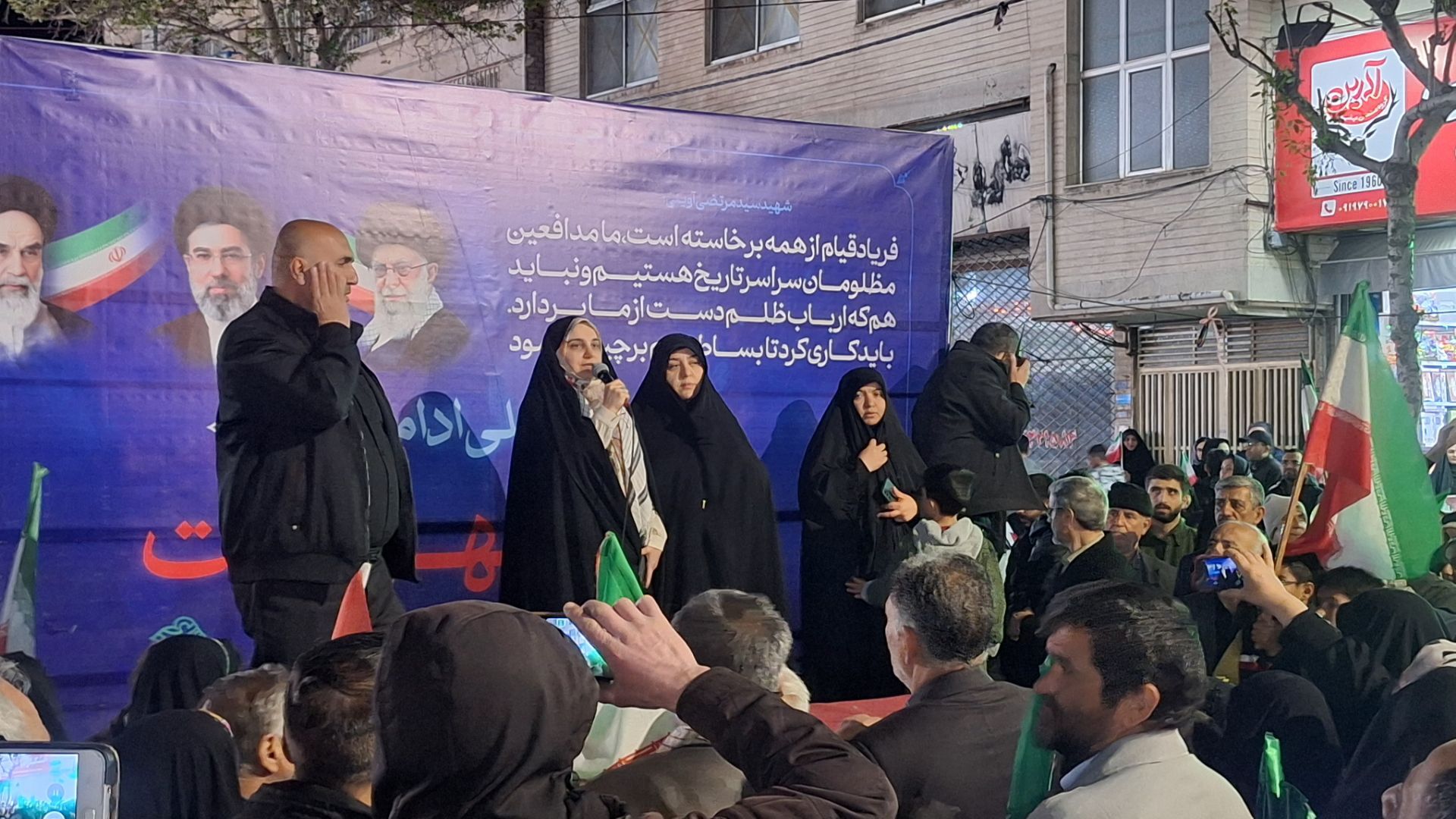 آیین استقبال از دختر ایران مهدیه اسفندیاری در امام‌زاده حسن(ع) کرج