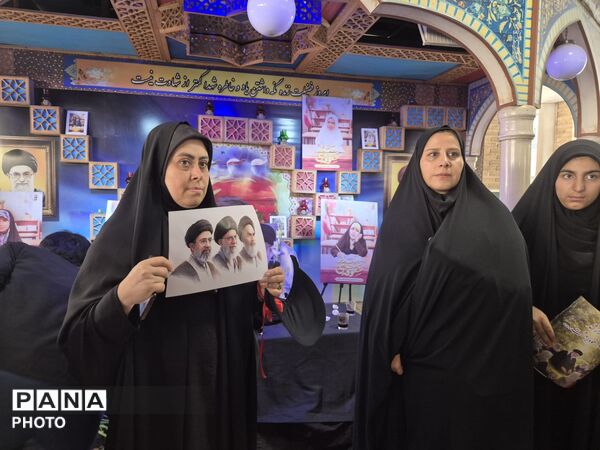 آخرین بدرقه؛فرهنگیان و دانش‌آموزان در سوگ رهبر شهیدشان