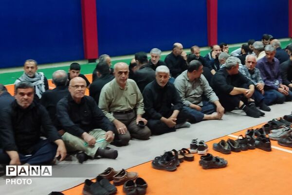 پذیرایی ۳۰۰ زائر وداع‌کننده با رهبر شهید در مدرسه امام رضا (ع) فیروزکوه