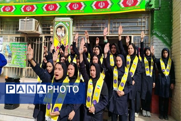 گلبانگ زنگ چهل و هفتمین پیروزی انقلاب اسلامی در مدرسه شهید مجید دهنوی 