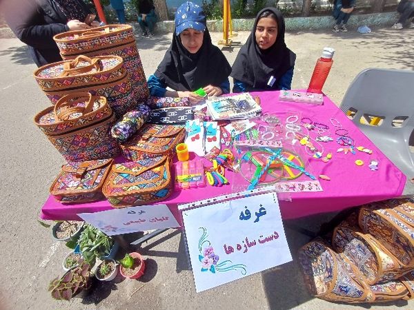 برپایی بازارچه درون‌مدرسه‌ای با هدف خوداتکایی در شیروان