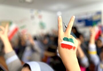 حس و حال دانش‌آموزان شهدای شهرداری از جشن‌ انقلاب 