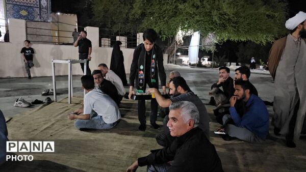موکب سازمان دانش‌آموزی حاجی‌آباد؛ میعادگاهِ خدمت به جاماندگانِ اربعین
