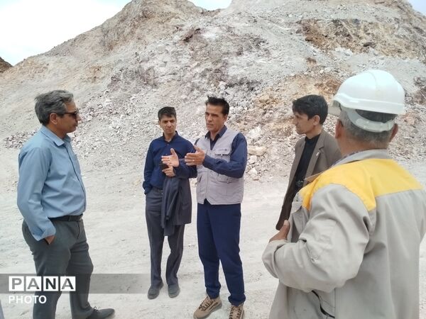 بازدید فرماندار کاشمر از معدن کائولن 