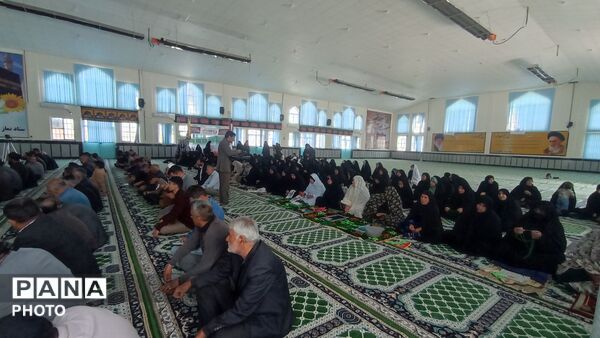 گروه سرود حوزه بسیج دانش‌آموزی شهدای پاتاوه و غرفه‌های نوجوان مبارز در نماز جمعه پاتاوه