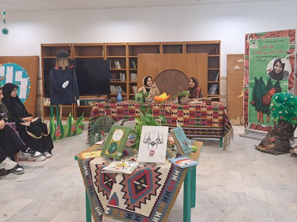 دورهمی ادبی نوجوانان با حضور « افسانه شعبان نژاد » در قم