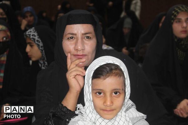 جلوه‌هایی تماشایی از حضور کودکان و نوجوانان مارگونی در غم شهادت امام خامنه‌ای(ره)