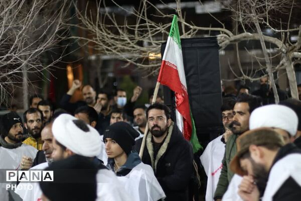 تجدید عهد با خون شهدا؛ «کفن‌پوشان» همدان شبانه بر آرمان‌های انقلاب ایستادند