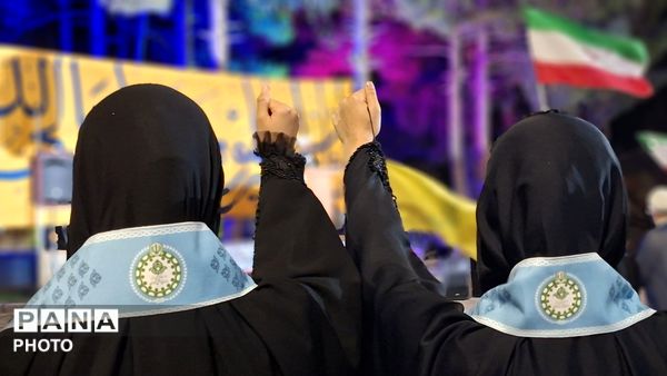 نقش‌آفرینی دانش‌آموزان آموزشگاه نمونه «دکتر توسلی» در میعادگاه بیعت با رهبری