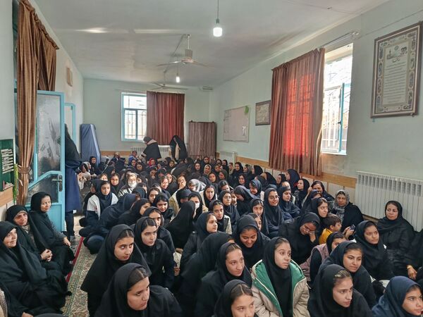 مراسم مهرِ مادرانه در مدرسه برادران رحمانی خلیل آباد