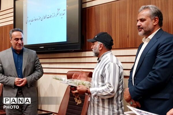 مراسم تجلیل از معاونین پرورشی مقطع متوسطه ناحیه دو شهرری 