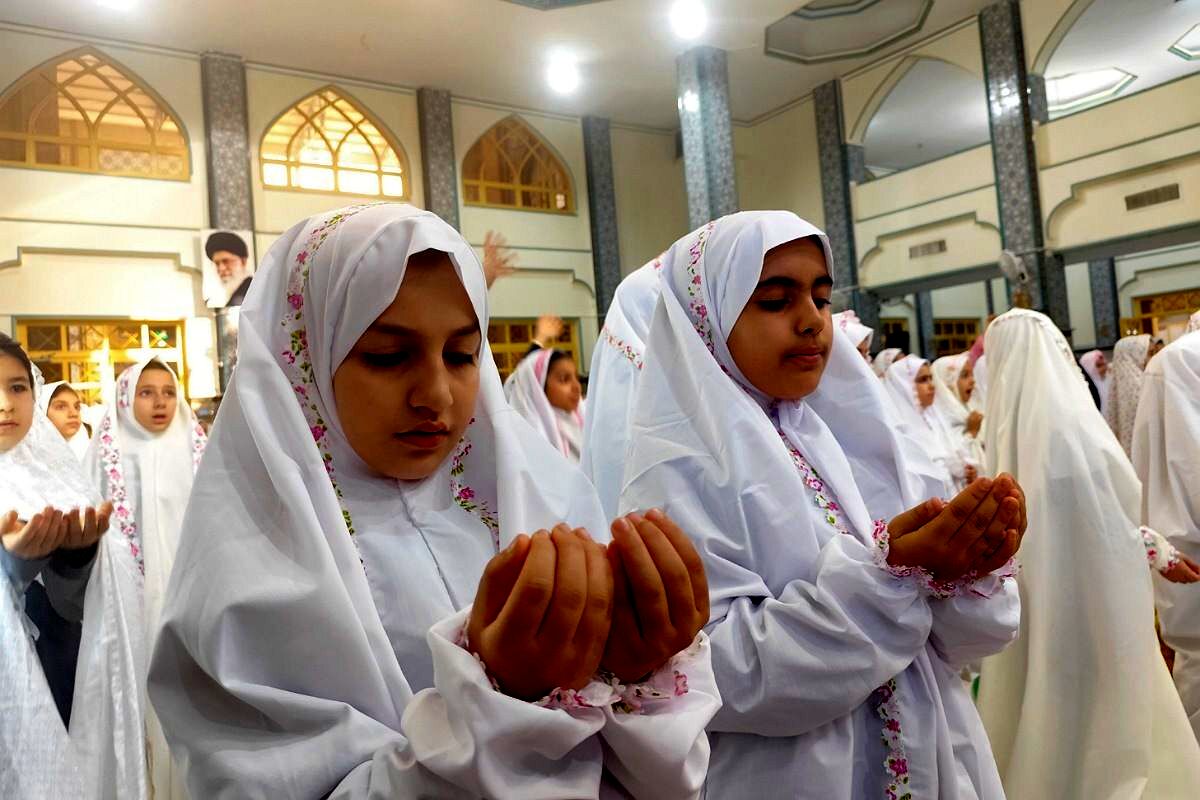 جشن تکلیف؛ لبخند بندگی در قاب تصویر