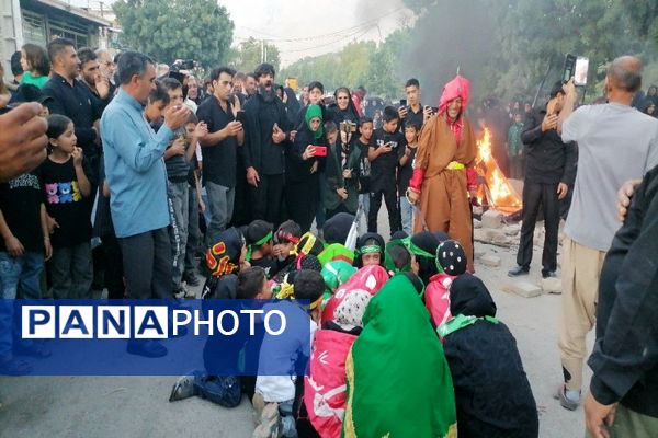 مراسم نمادین آتیش زدن خیمه ها در عصر روز عاشورا در شهر بار