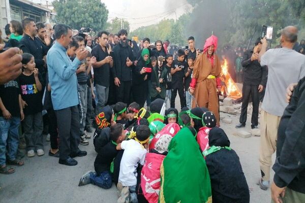 مراسم نمادین آتیش زدن خیمه ها در عصر روز عاشورا در شهر بار