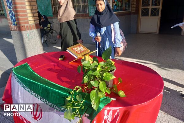 آغاز ماه‌مهر و دیدار مجدد دانش‌آموزان و معلمان در مدرسه عزیزالله پزشکی ۲
