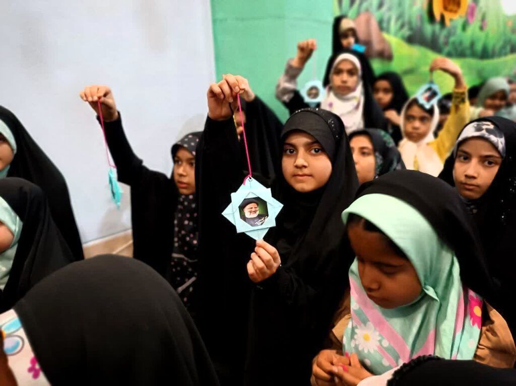 گرامی‌داشت یاد شهدای خدمت با حضور دختران نوجوان هیات «زیر گنبد طلا»