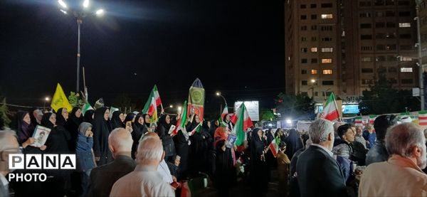 حضور هرشب مردم ساوجبلاغ در میدان 