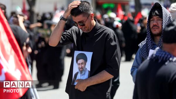 بازگشت آقای شهید ایران به خانه ی پدریشان