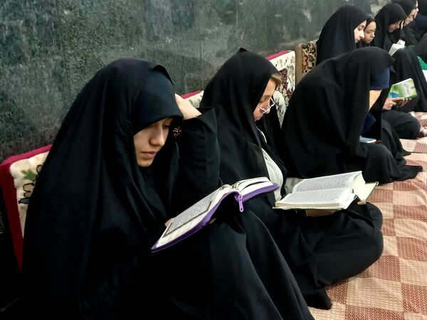 آیین معنوی شب قدر در نجف آباد