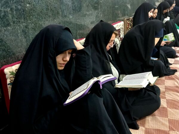 آیین معنوی شب قدر در نجف آباد