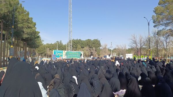 اقامه نماز با شکوه عید فطر به امامت امام جمعه حبیب آباد