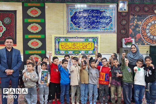 حضور دانش‌آموزان دبستان شهید قلنبر ناحیه دو شهرری در کلاس‌های رفع اشکال حسینیه اردستانی‌ها