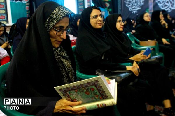 بزرگداشت و ادای احترام مدیران و کارکنان دولت در استان کرمان به رهبر شهید ایران