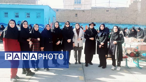گشایش نمایشگاه «ایرانمون» در دبیرستان نیایش با بازارچه دانش آموزی