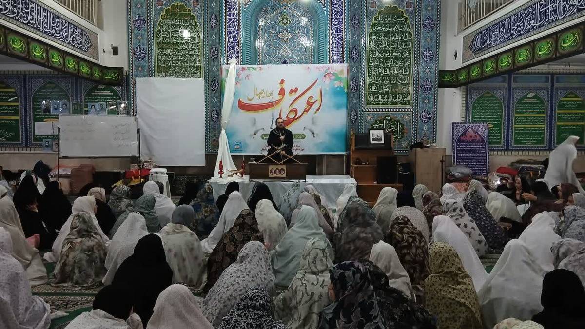 شور معنوی اعتکاف دانش‌آموزی در دامغان