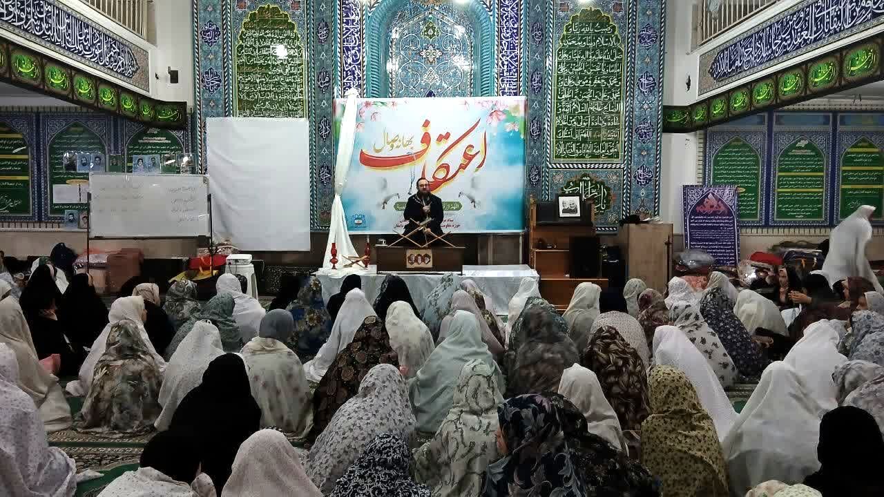 شور معنوی اعتکاف دانش‌آموزی در دامغان