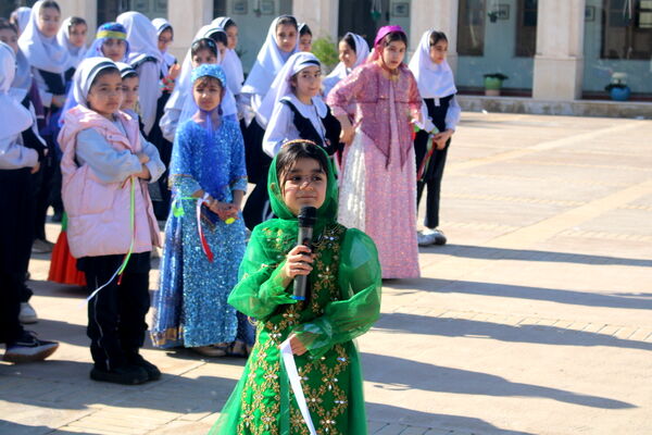 بازارچه حمایت از کسب کار دانش‌آموزان دبستان کیهان بوشهر 