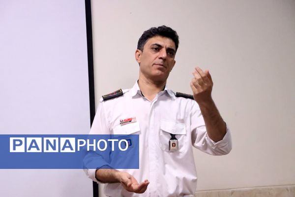 بازدید خبرنگاران پانا ناحیه یک و دو یزد از مرکز شماره ۹ آتشنشانی یزد