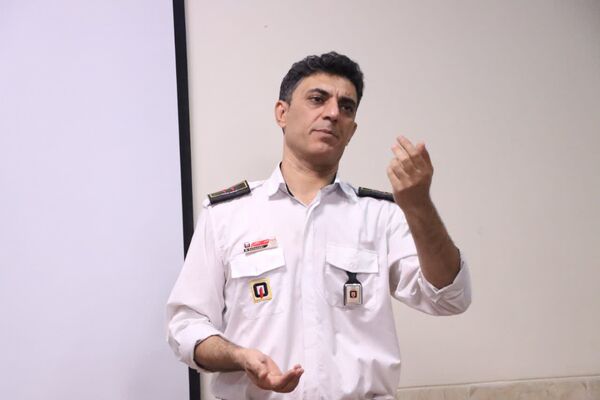 بازدید خبرنگاران پانا ناحیه یک و دو یزد از مرکز شماره ۹ آتشنشانی یزد