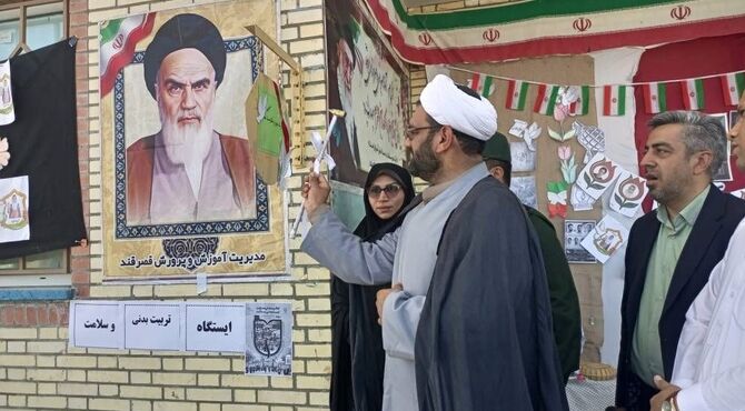 طنین زنگ مهر، مقاومت و نماز در مسئولان، فرهنگیان و دانش‌آموزان قصرقند