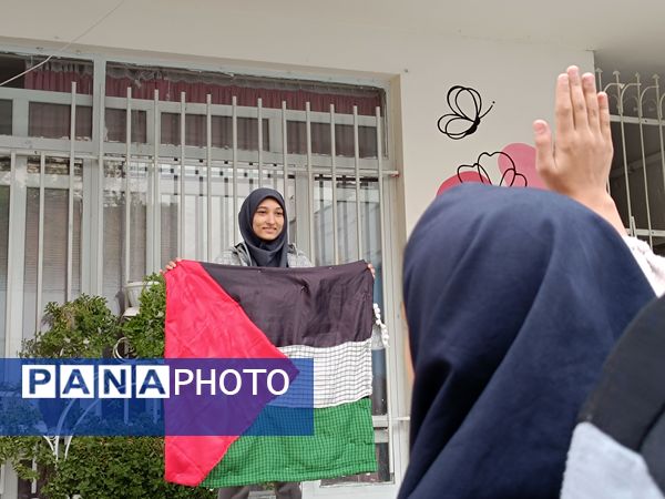 مراسم بزرگداشت شهید سیدحسن نصرالله و سردار شهید نیل فروشان در دبیرستان دخترانه امام حسین(ع) مشهد