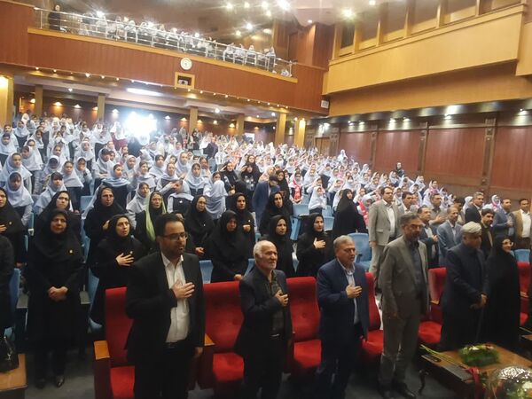 نواختن زنگ سپاس در فرهنگسرای آریو مصلی نژاد 