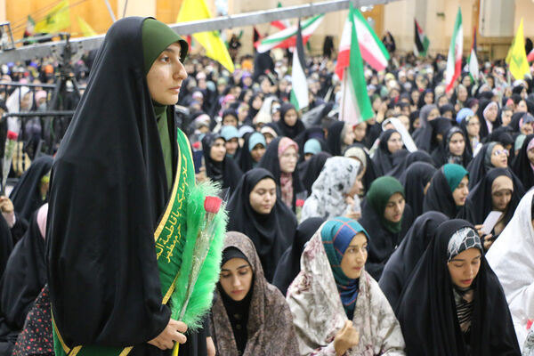 اجتماع عظیم دختران دانشجوی کشور در حرم حضرت معصومه(س)