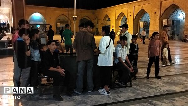 احوالات دهه نودی ها در اجتماعات مردمی 