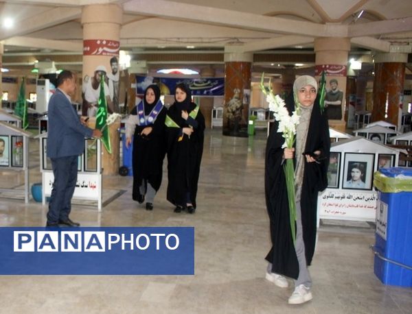 تجدید میثاق مدیر سازمان دانش آموزی استان بوشهر با شهدا